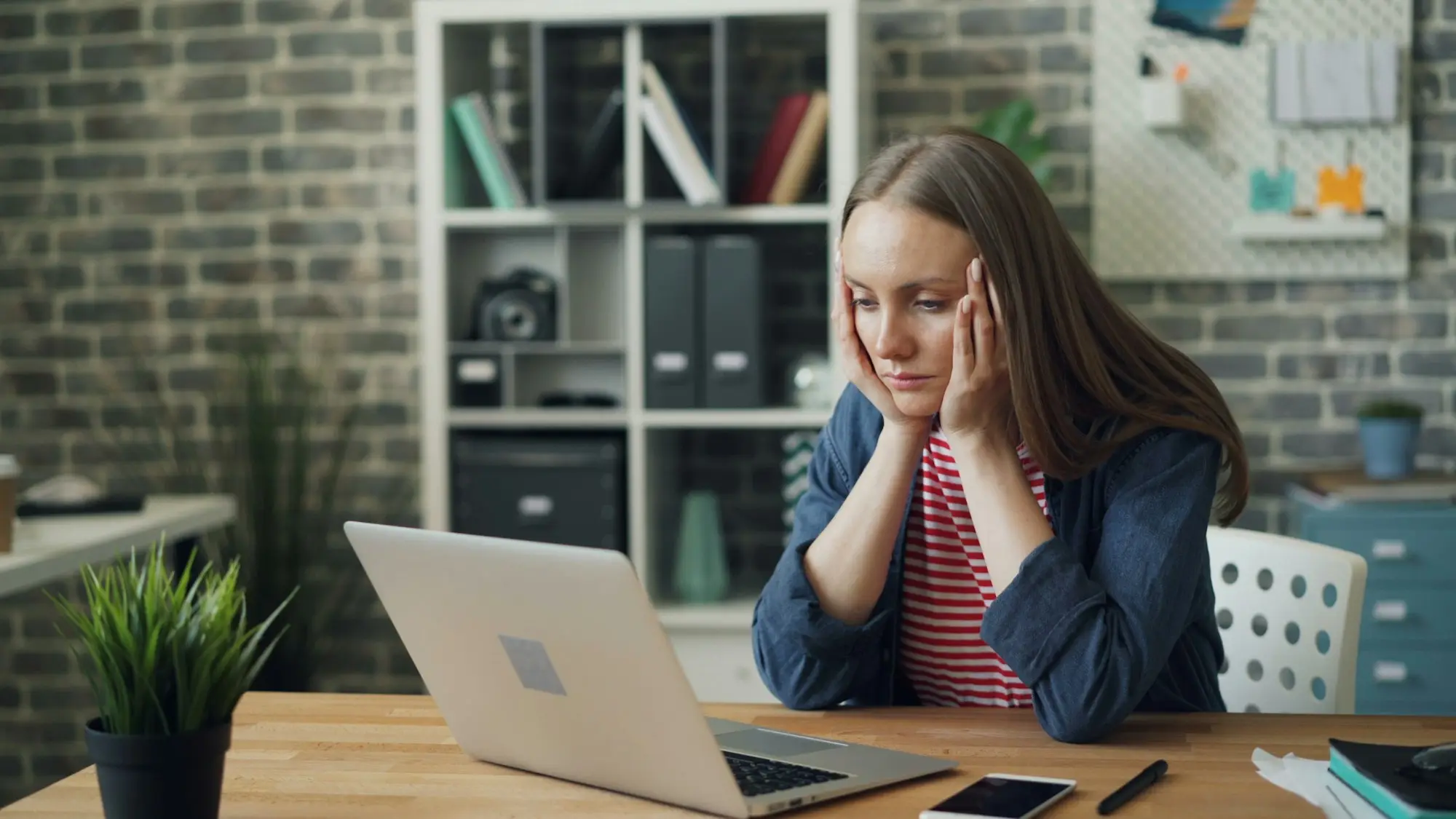 Worried business owner at a laptop working through a bad credit history