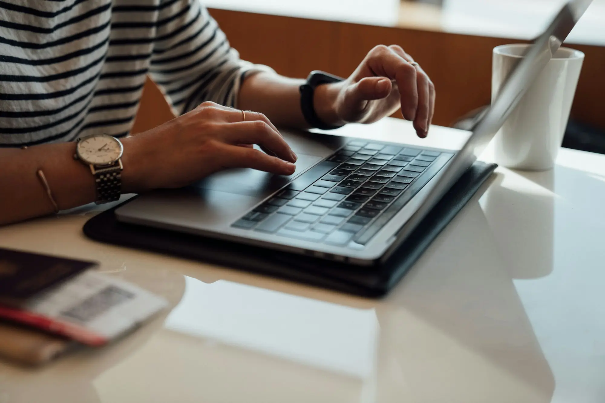 Business owner paying off a credit file default online before applying for a business loan